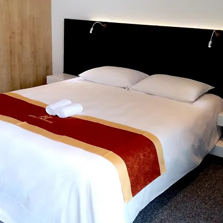 De La Seine 호텔 3*